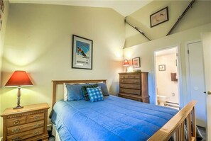 2 bedrooms, free wired Internet