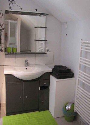 Triple Room | Bathroom sink - Les Hardilles (Châtillon-sur-Cher)