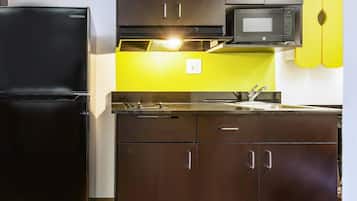 Full-size fridge, microwave, stovetop, coffee/tea maker