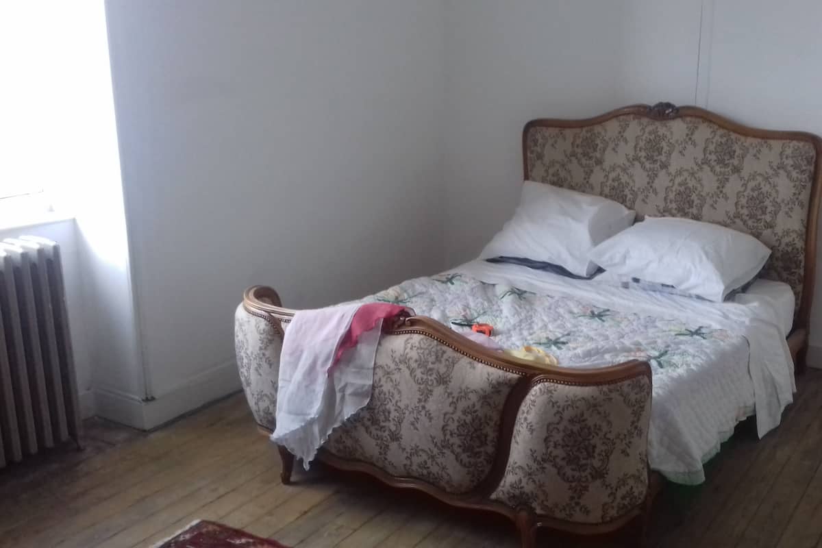 Comfort Double Room, 1 Double Bed, Ensuite | Individually decorated, individually furnished, bed sheets
