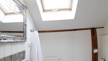 Apartamento | Baño | Ducha y toallas