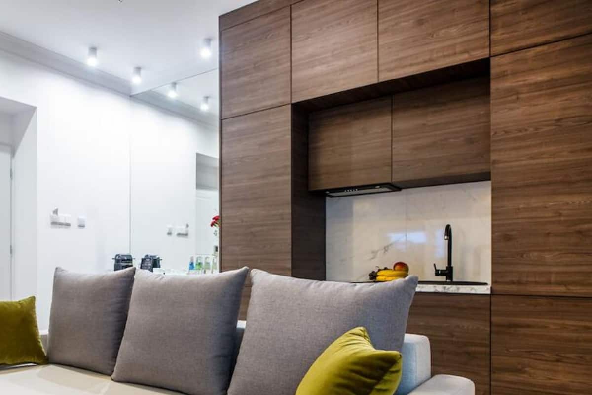 Deluxe Suite, Kitchenette | Living room | 32-inch flat-screen TV with digital channels, TV