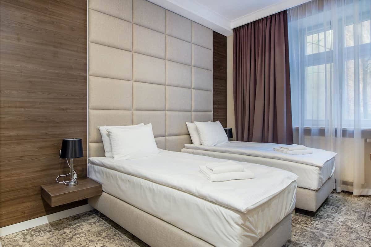 Comfort Triple Room | 1 bedroom, hypo-allergenic bedding, memory foam beds, in-room safe