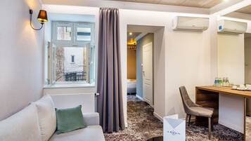 Deluxe Suite, Kitchenette | View from room