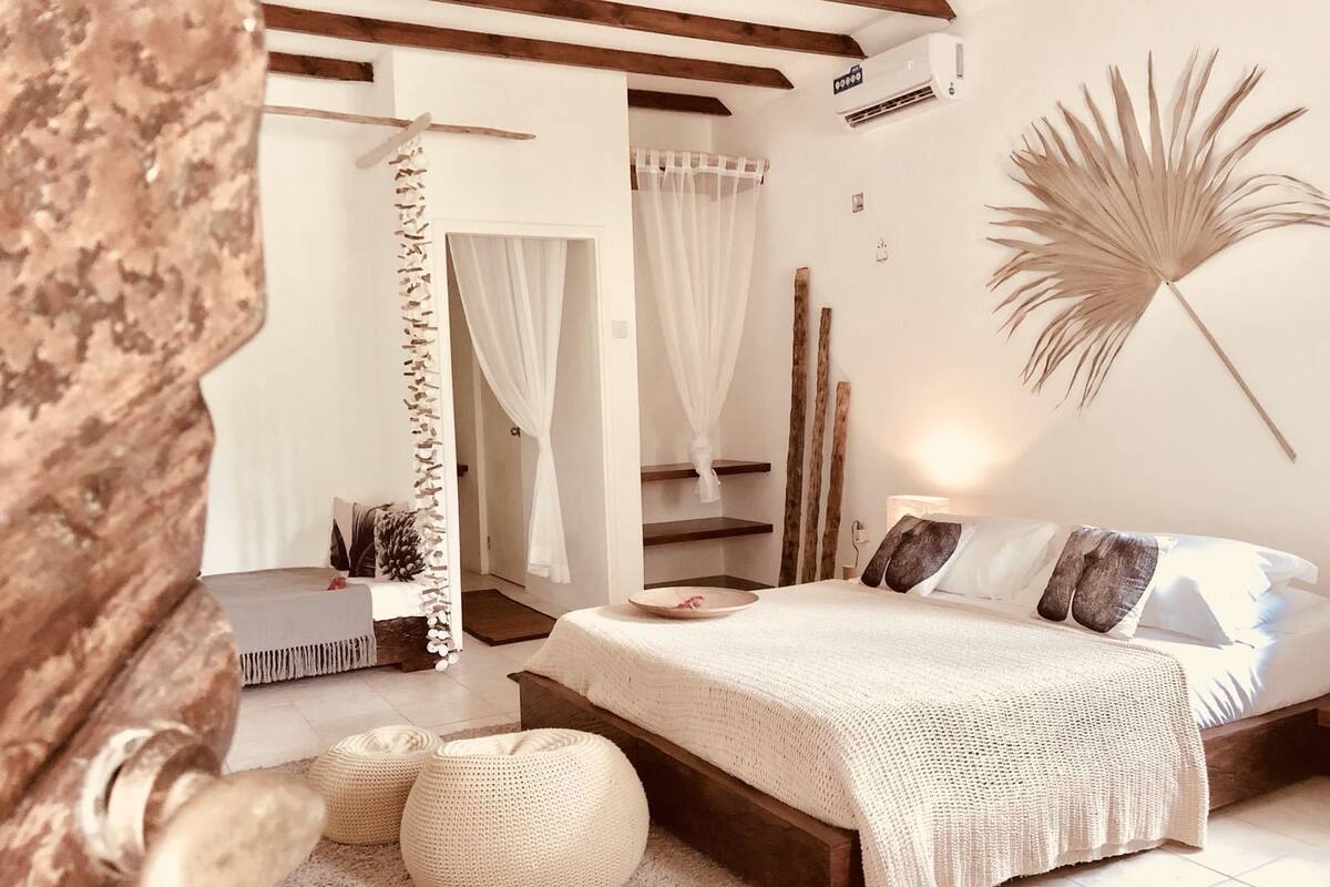 Family Suite Chalet | Frigobar, cofres nos quartos, Wi-Fi de cortesia, roupa de cama