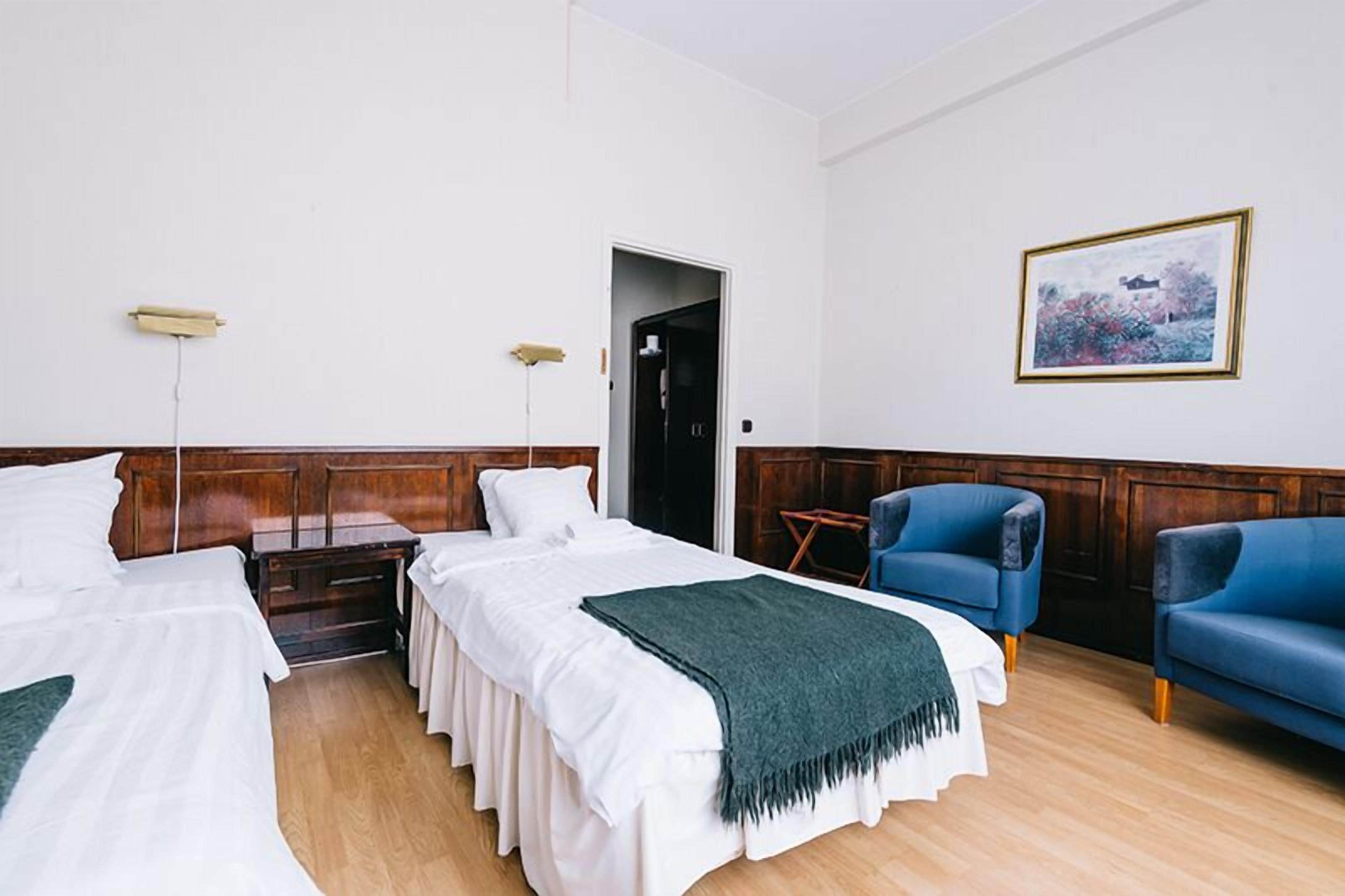 economy double room, 2 single beds, non smoking | desk, soundproofing, free wifi, bed sheets