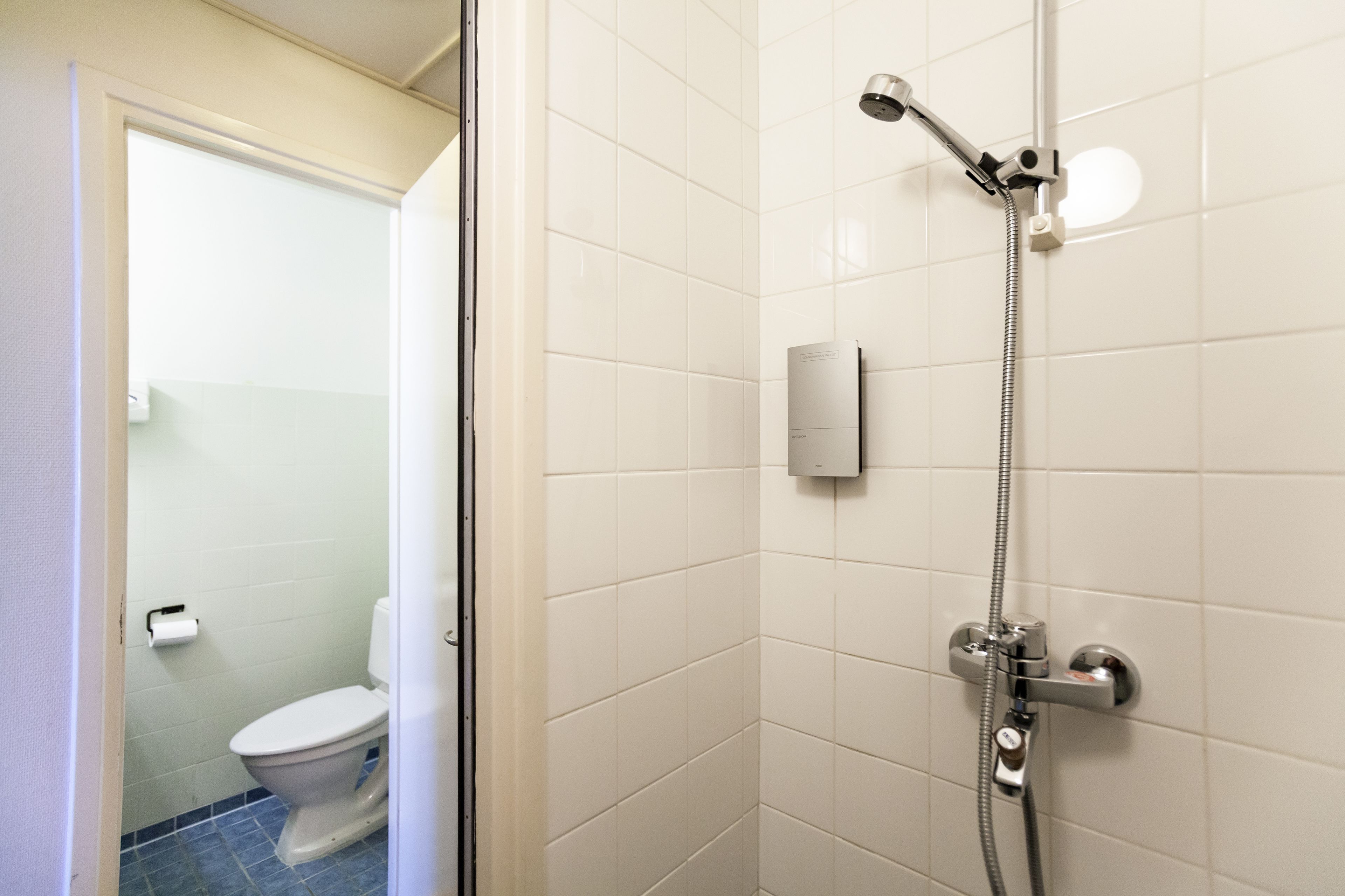 economy double room, 2 single beds, non smoking | bathroom | shower, towels