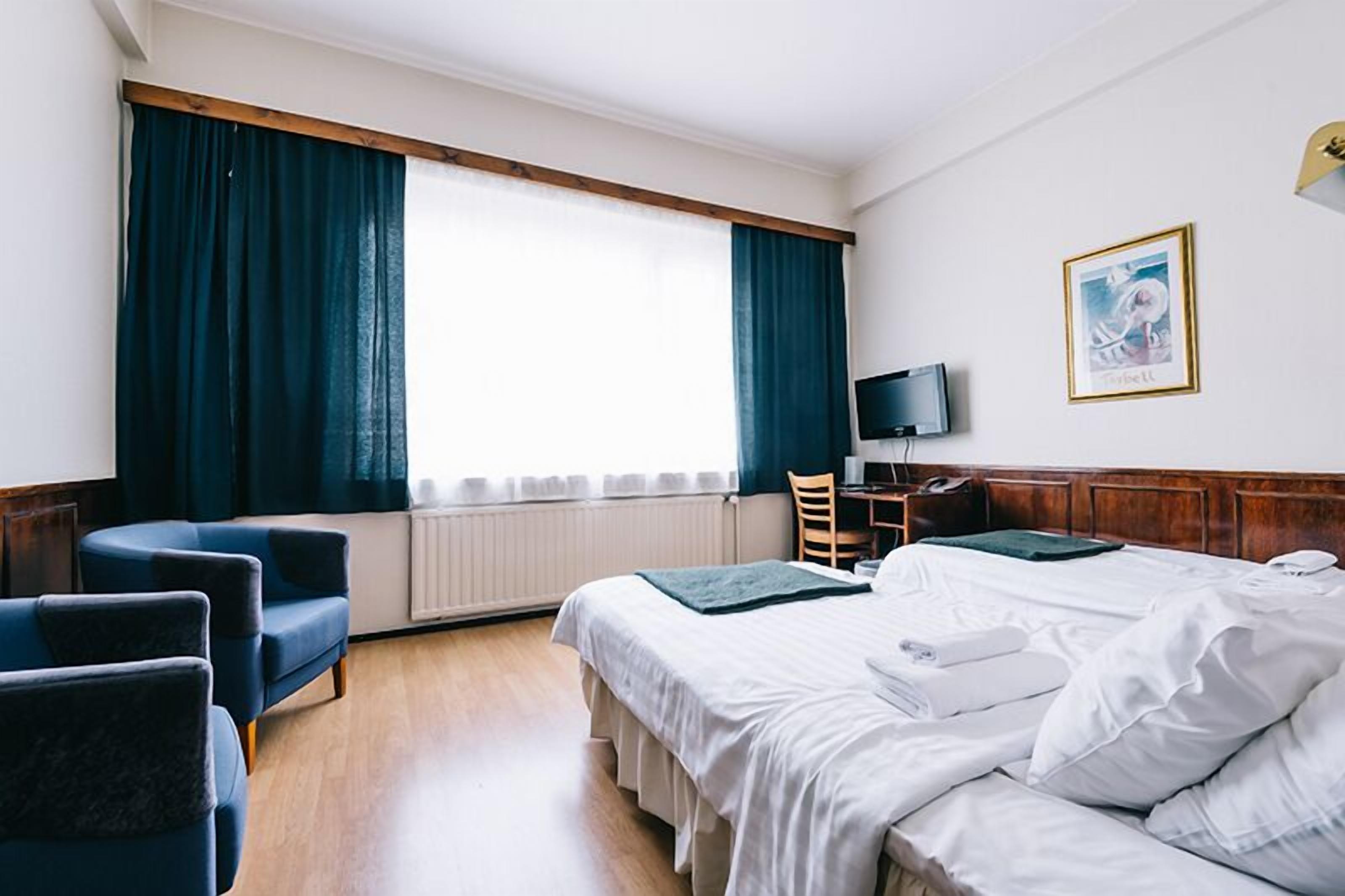 经济双人房, 2 张单人床, 无烟房 | 办公桌、隔音、免费 WiFi、床单