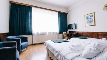 Economy Double Room, 2 Single Beds, Non Smoking