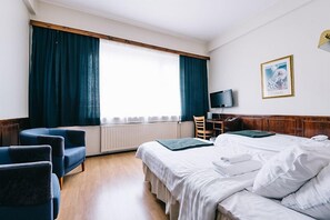 Økonomi-dobbeltrom, 2 enkeltsenger, ikke-røyk | Skrivebord, lydisolert, wi-fi (inkludert) og sengetøy