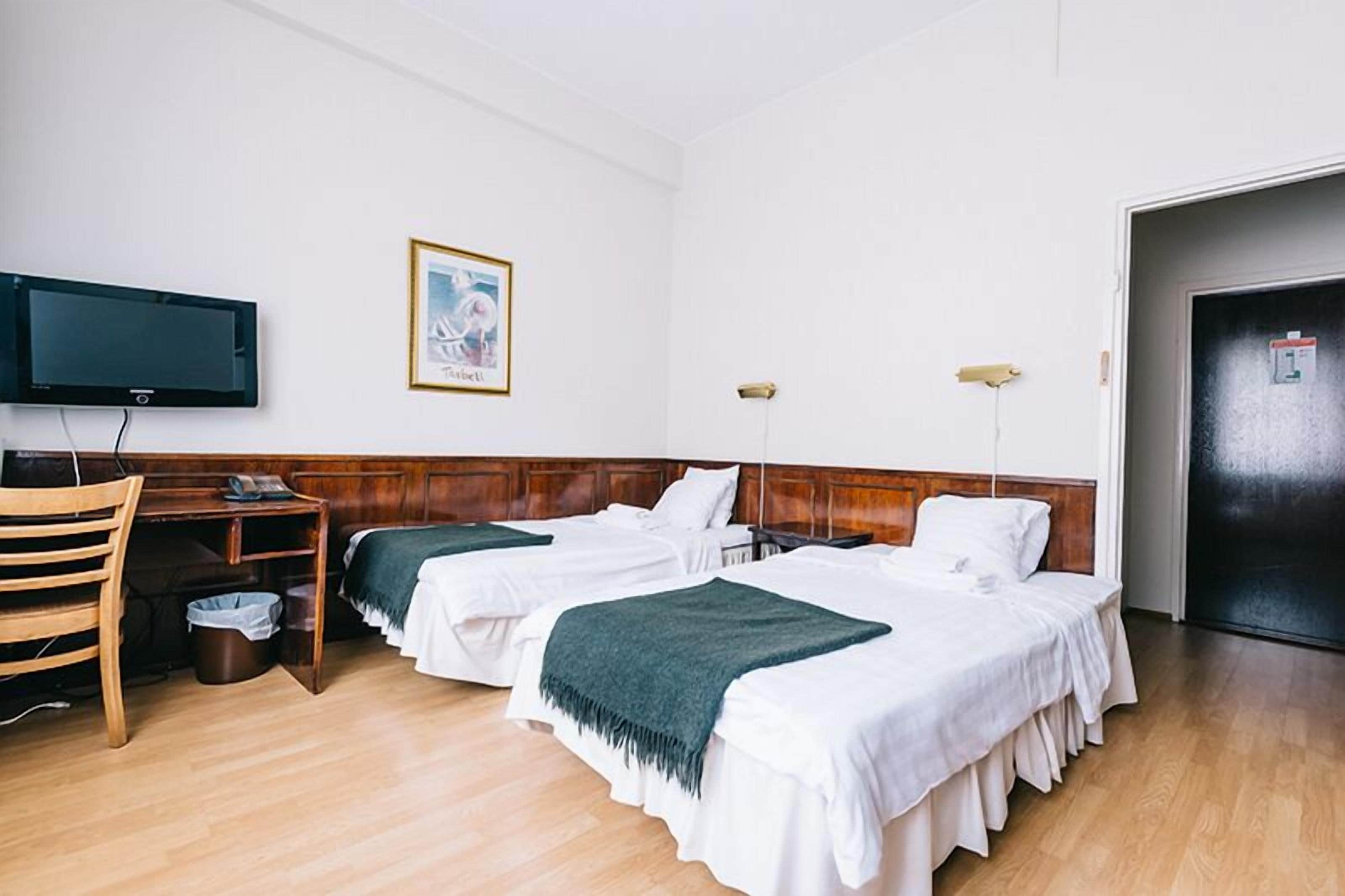 economy double room, 2 single beds, non smoking | desk, soundproofing, free wifi, bed sheets