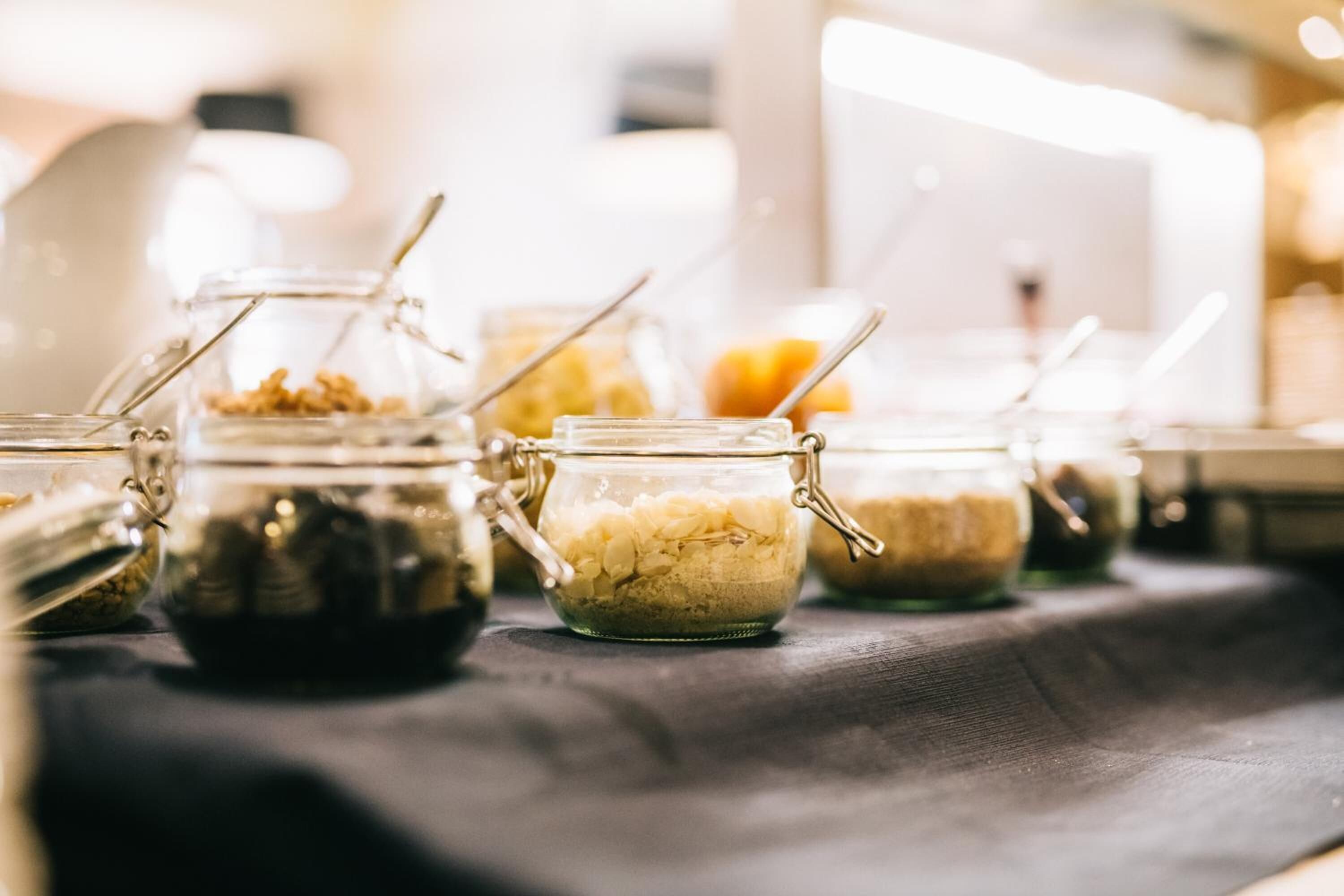 2 restaurants, breakfast, lunch, dinner served; american cuisine