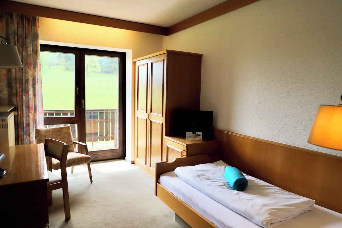 Minibar, in-room safe, desk, free WiFi