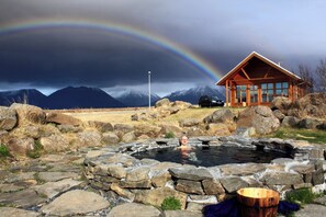 Outdoor pool - Hestasport Cottages (Skagafjörour)
