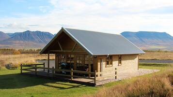 Free cots/infant beds, rollaway beds, free WiFi, bed sheets