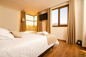Minibar, in-room safe, desk, blackout curtains - Hotel Mitru Sur (La Paz)
