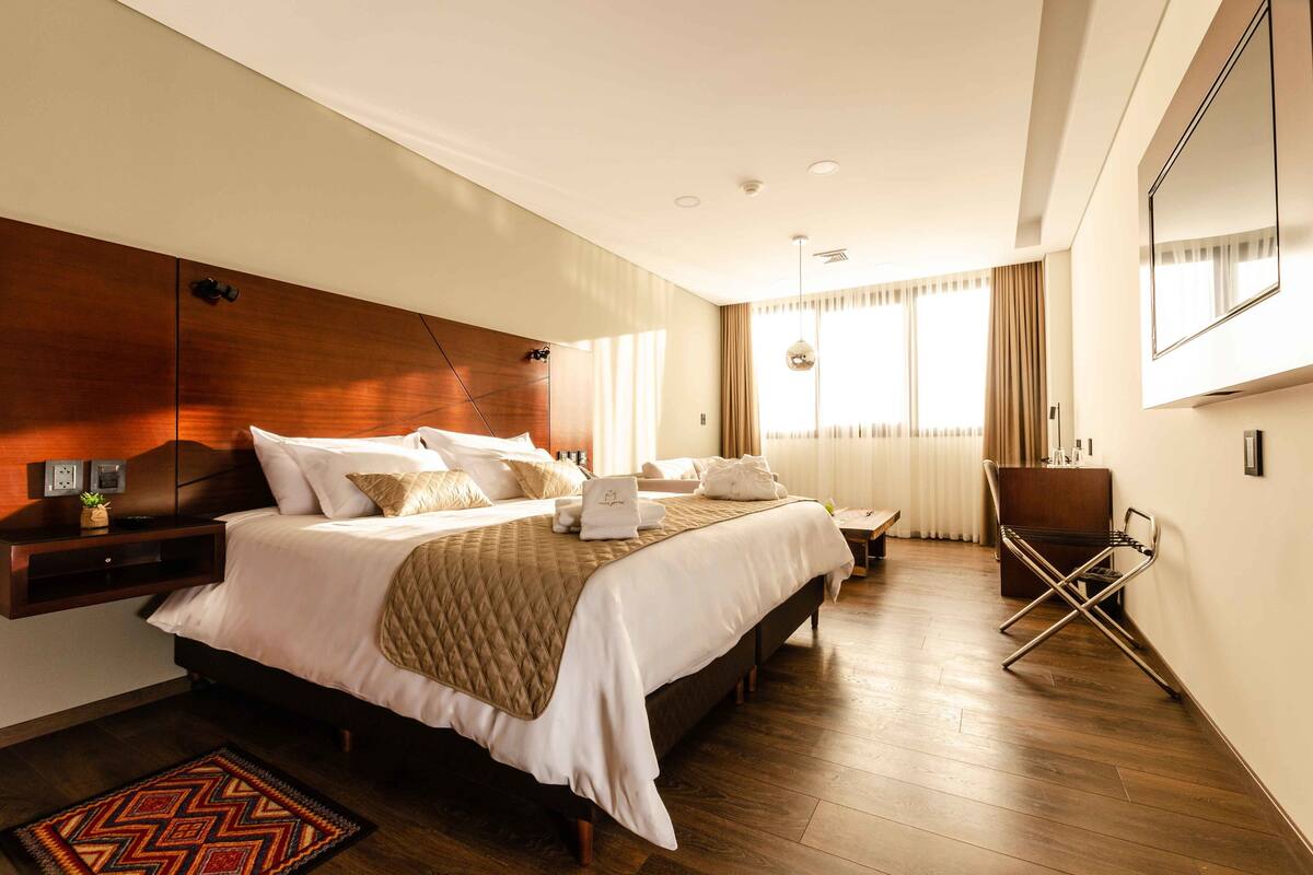 superior executive  | minibar, in-room safe, desk, blackout curtains