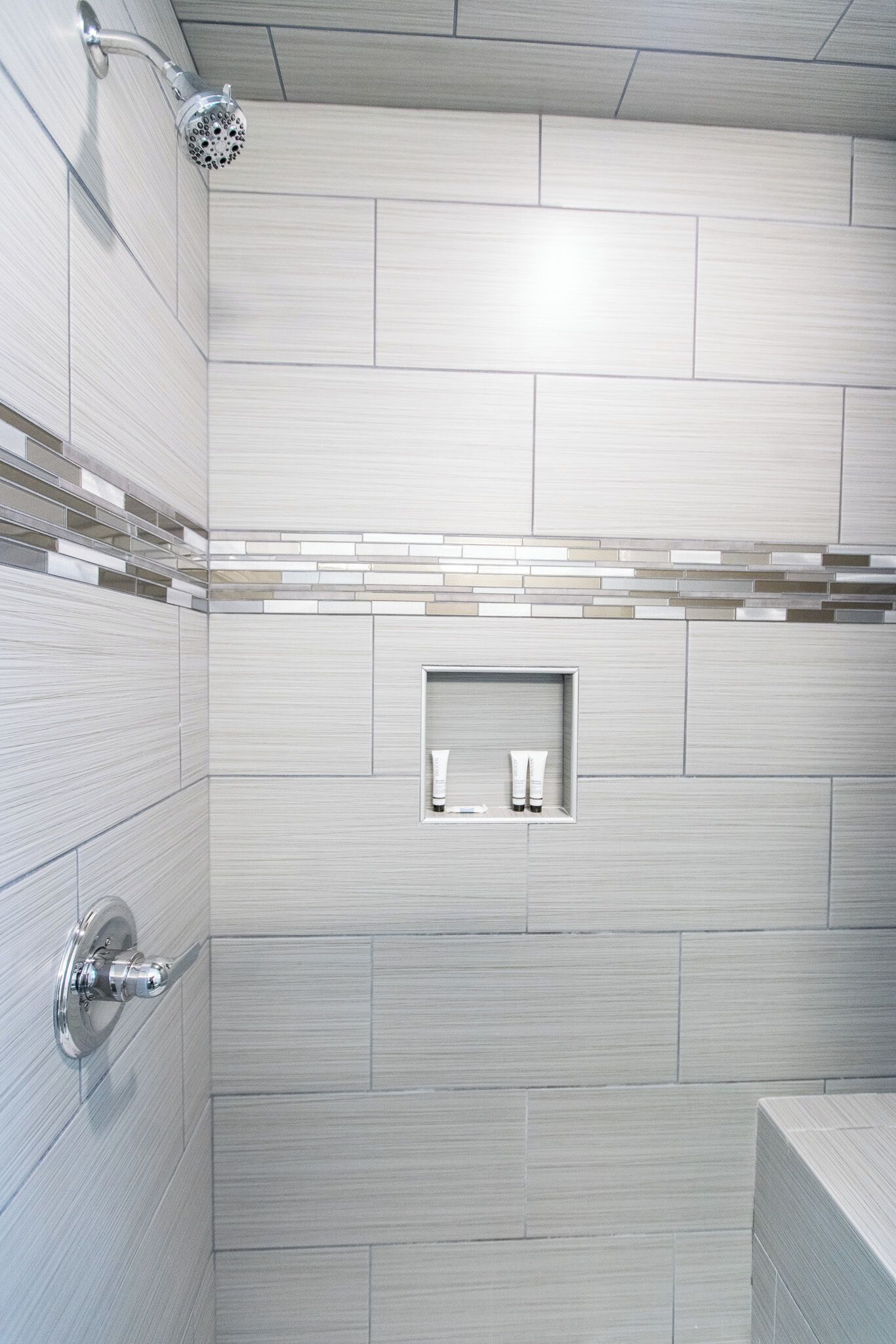 Apartment | Bathroom | Combined shower/tub, free toiletries, hair dryer, towels