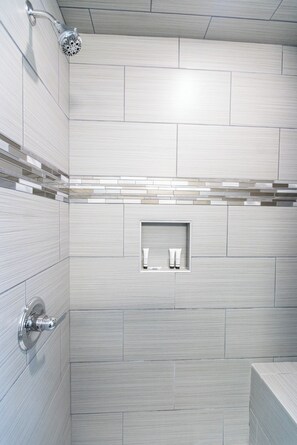 Bathroom - Howard's Creek Inn (White Sulphur Springs)