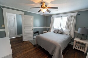 Comfort Apartment | Individually decorated, individually furnished, iron/ironing board - Howard's Creek Inn (White Sulphur Springs)