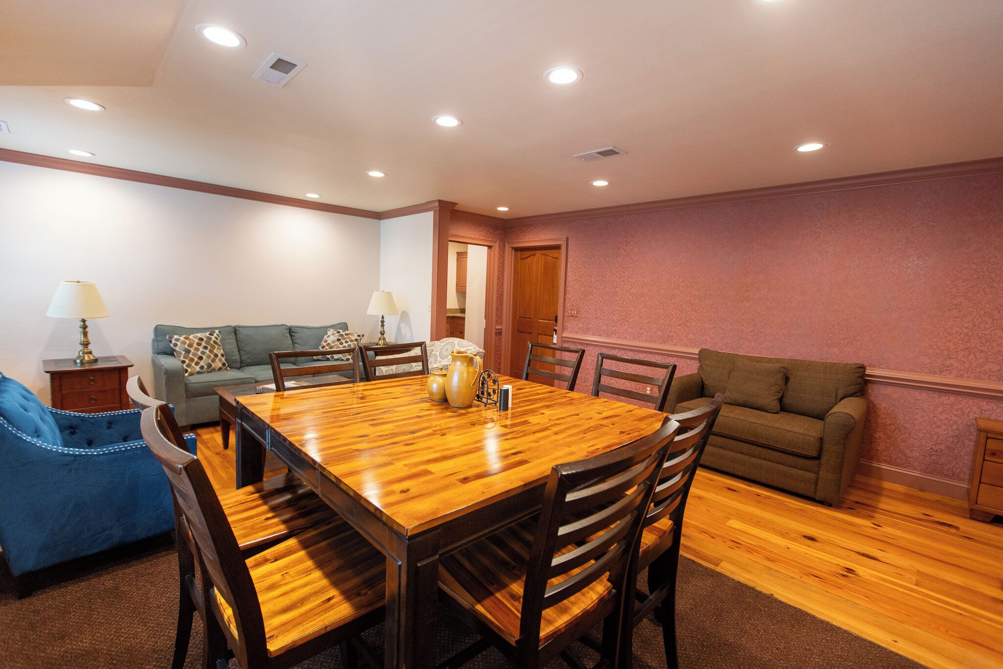 elite apartment, multiple beds, non smoking | living area | flat-screen tv