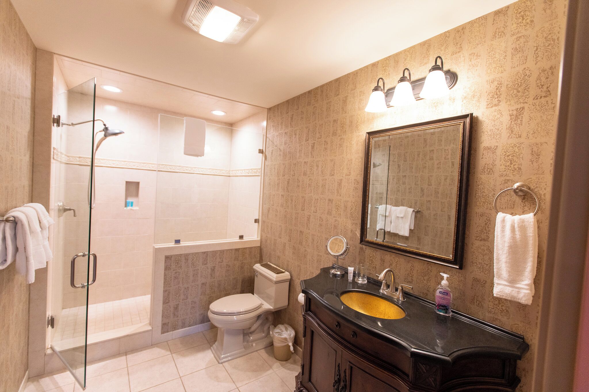 elite apartment, multiple beds, non smoking | bathroom | combined shower/bathtub, free toiletries, hair dryer, towels