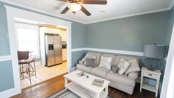 Comfort Apartment | Living area | Flat-screen TV