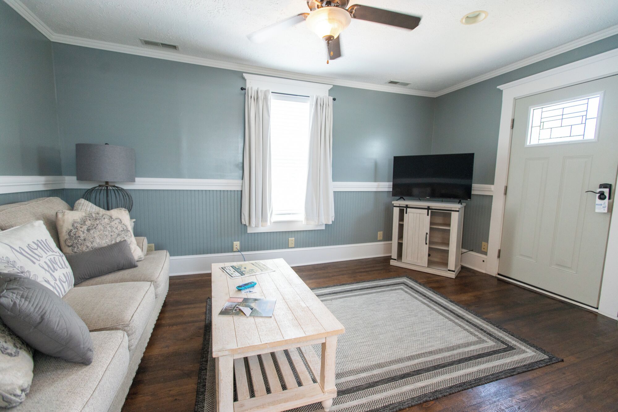 Comfort Apartment | Living area | Flat-screen TV