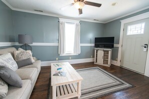 Comfort Apartment | Living area | Flat-screen TV - Howard's Creek Inn (White Sulphur Springs)