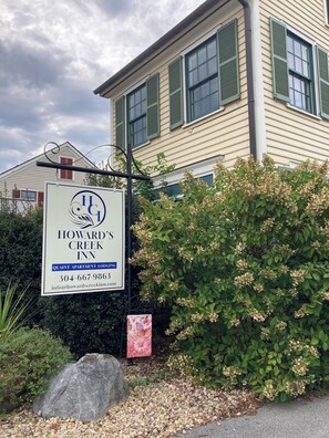 Exterior - Howard's Creek Inn (White Sulphur Springs)