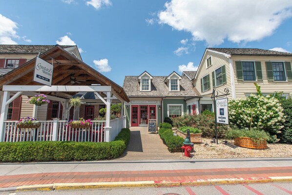 Restaurant - Howard's Creek Inn (White Sulphur Springs)