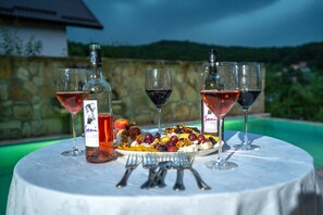 Restaurant - Felix Pension (Prajila)