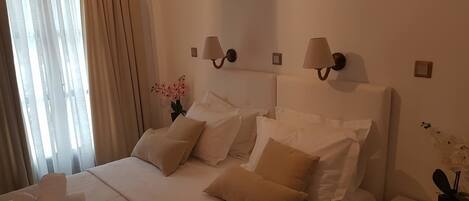 Deluxe Apartment, 2 Bedrooms, Mountain View | 2 bedrooms, in-room safe, desk, free WiFi