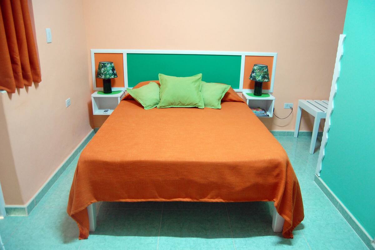 Basic-Doppel- oder -Zweibettzimmer | Minibar, Bügeleisen/Bügelbrett, Bettwäsche