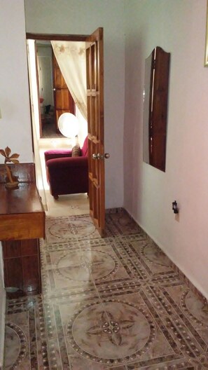 Chambre avec lits jumeaux | Minibar, fer et planche Ă repasser, draps fournis