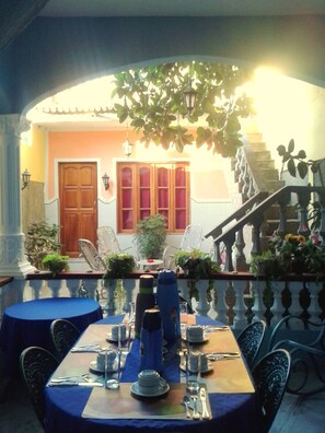 Dagelijks continentaal ontbijt (toeslag)