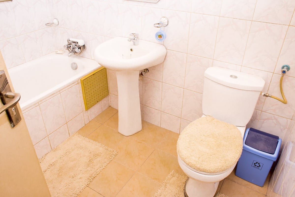 separate bathtub and shower, deep-soaking bathtub, rainfall showerhead