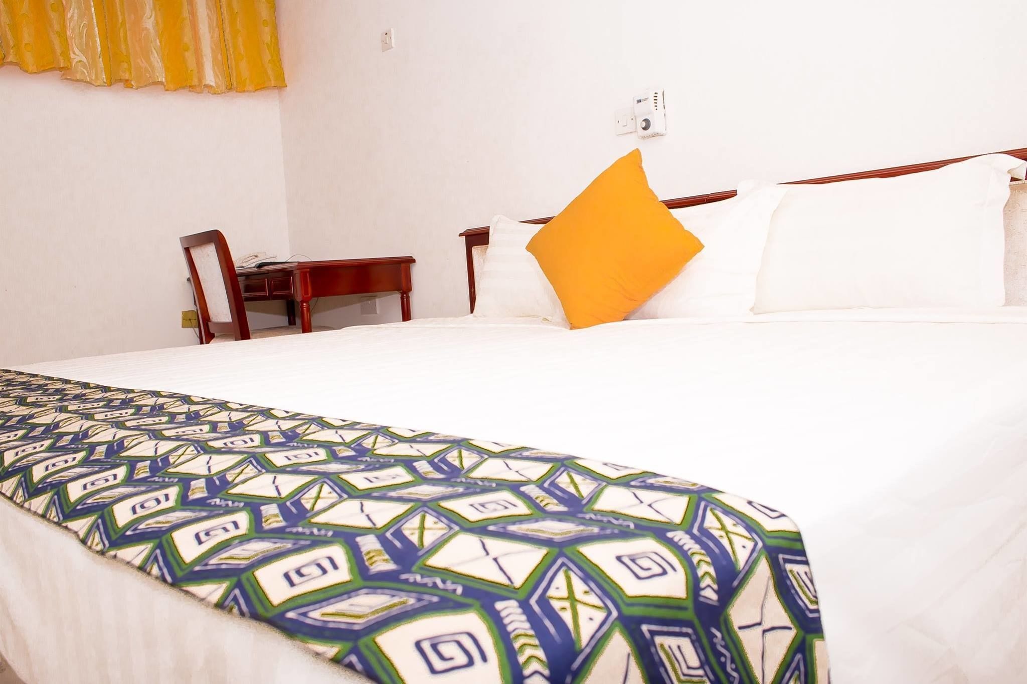 city double or twin room, 1 double bed, non smoking | in-room safe, individually decorated, desk, soundproofing