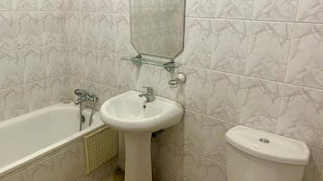 City Double or Twin Room, 1 Double Bed, Non Smoking, City View | Bathroom | Separate tub and shower, deep soaking tub, rainfall showerhead