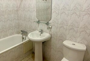 City Double or Twin Room, 1 Double Bed, Non Smoking, City View | Bathroom