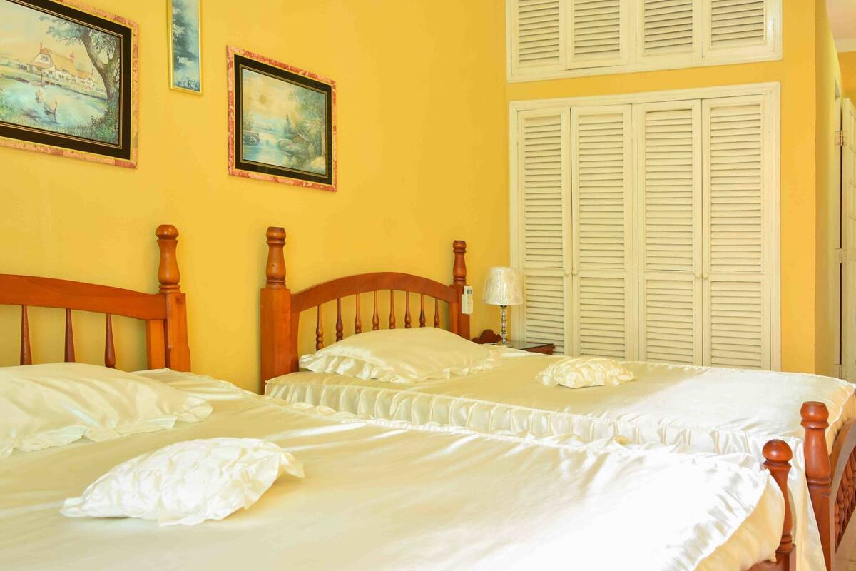 Minibar, iron/ironing board, bed sheets