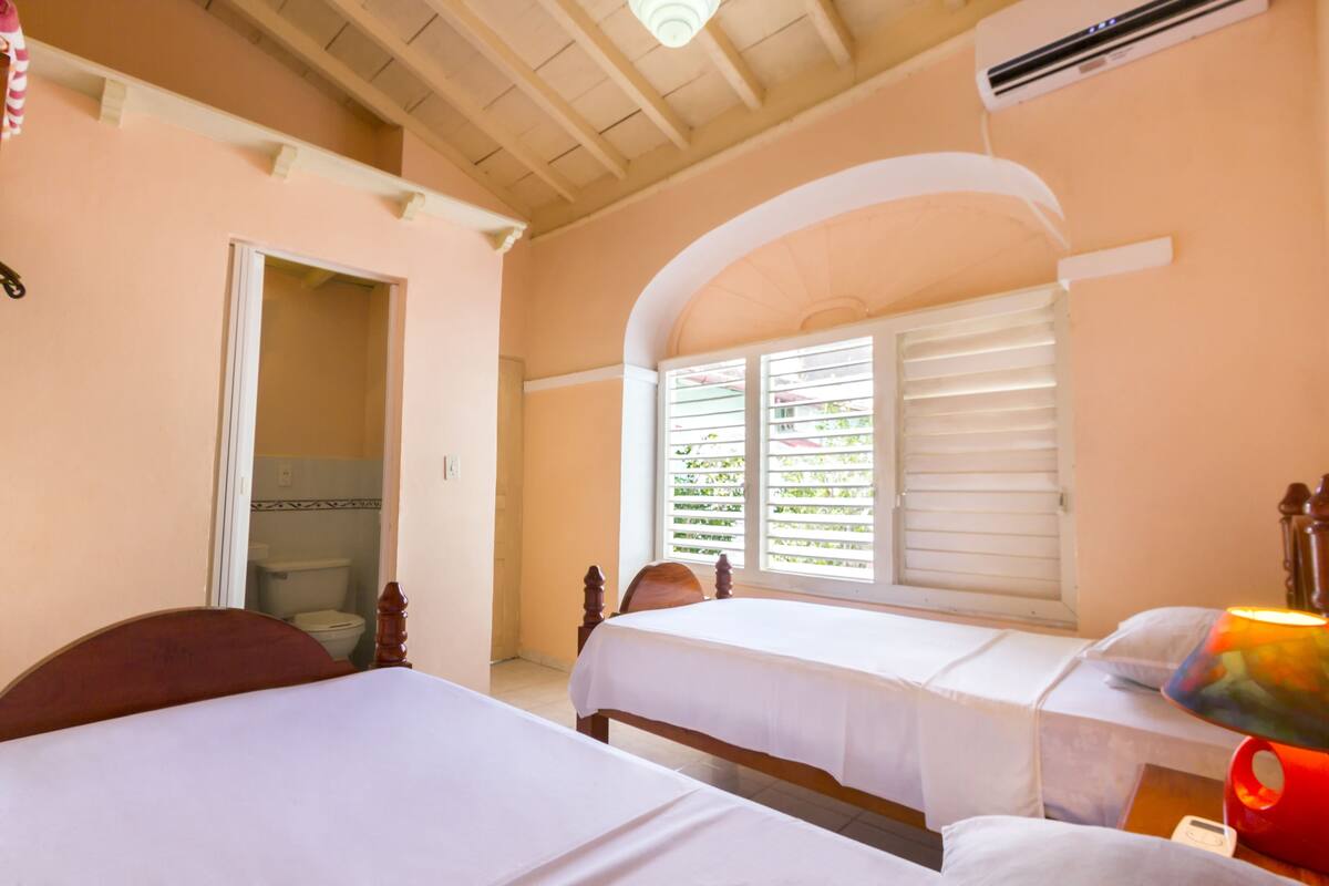 Minibar, in-room safe, iron/ironing board, bed sheets