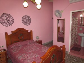 Quarto casal ou duplo standard | 1 quarto, frigobar, cofres nos quartos, ferros/tábuas de passar roupa