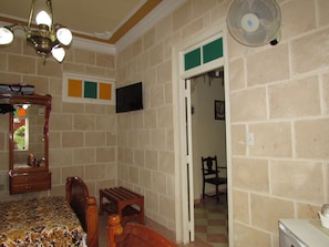 Quarto duplo básico | 1 quarto, frigobar, cofres nos quartos, ferros/tábuas de passar roupa