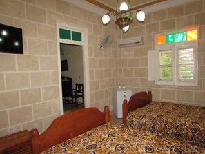 Quarto duplo básico | 1 quarto, frigobar, cofres nos quartos, ferros/tábuas de passar roupa