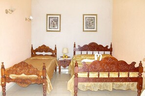 Doppel- oder Zweibettzimmer | Minibar, Bügeleisen/Bügelbrett, Bettwäsche