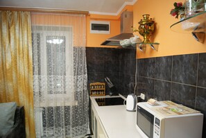 基础公寓, 1 张大床和 1 张沙发床, 无烟房 | 私人厨房 | 大冰箱、微波炉、烤箱、炉灶