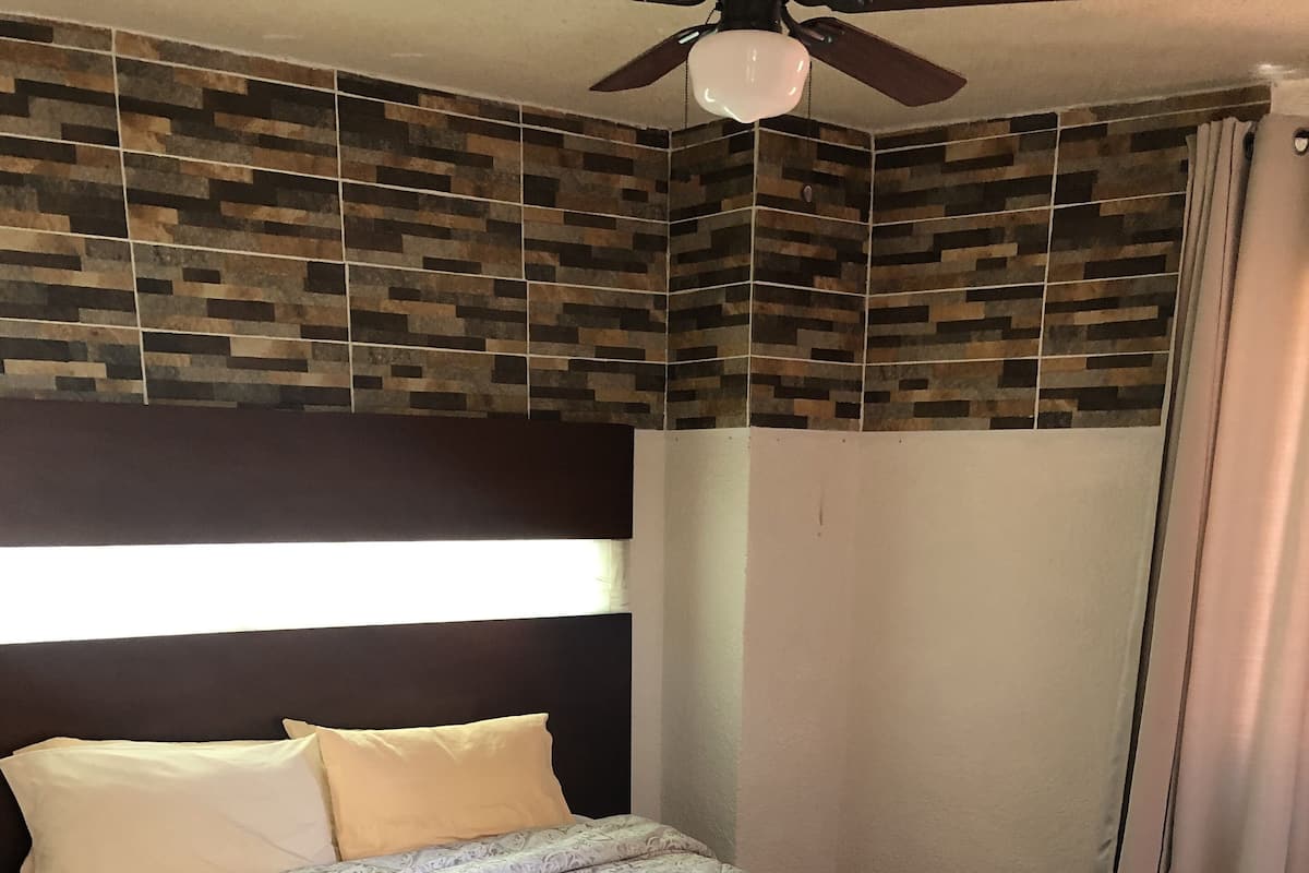 Classic Double or Twin Room, 1 Katil Raja (King), Non Smoking | Kalis bunyi, Wi-fi percuma, cadar katil