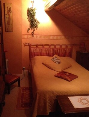 Double Room, Private Bathroom | Individually decorated, individually furnished, desk, iron/ironing board