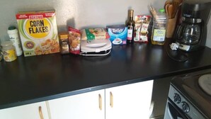 Comfort Double Room | Private kitchen - Patience & Mario House (Lilongwe)
